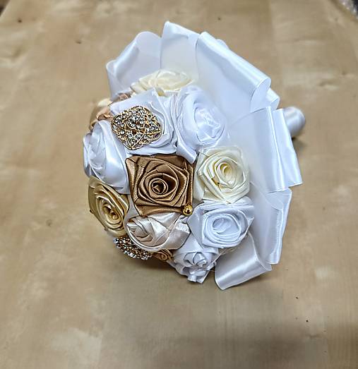 Kytice pre nevestu - svadobná kytica s brošňami - 17307050_