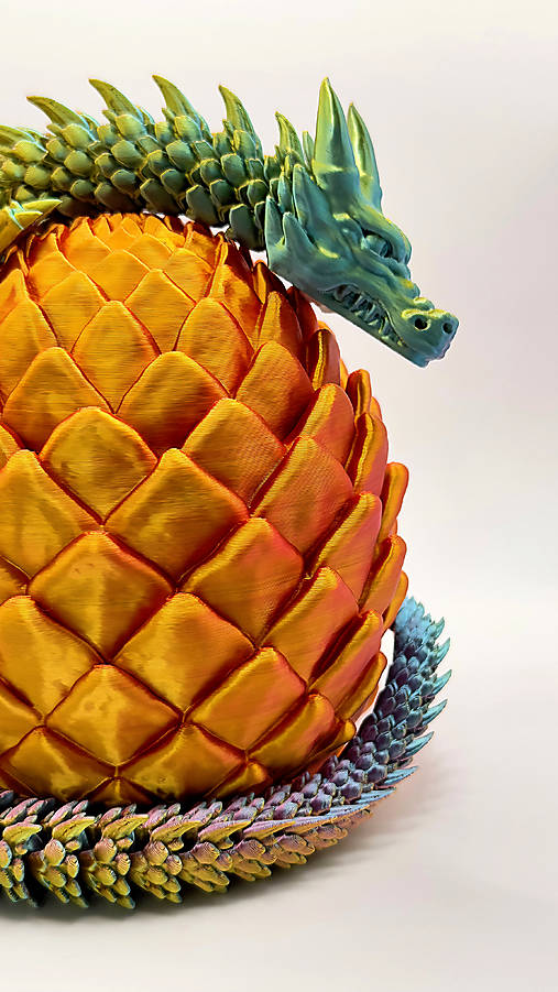 Hračky - Flexibilný drak – hračka plná fantázie!  (Sada Drak s Vajcom z  z PLA s hodvábnym efektom) - 17305488_