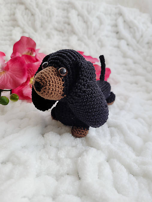 Hračky - Háčkovaný jazvečík  (Čierny jazvečík) - 17308423_