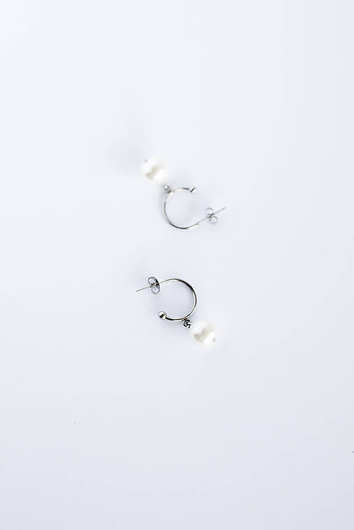 náušnice kruhy s perlami - shell perly