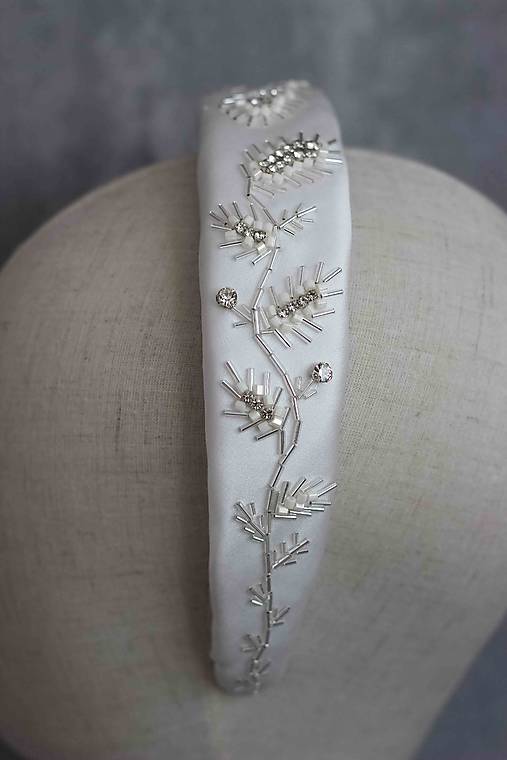 Svadobná čelenka s perlovými detailmi a krištáľmi (Čelenka 02 Júlia)