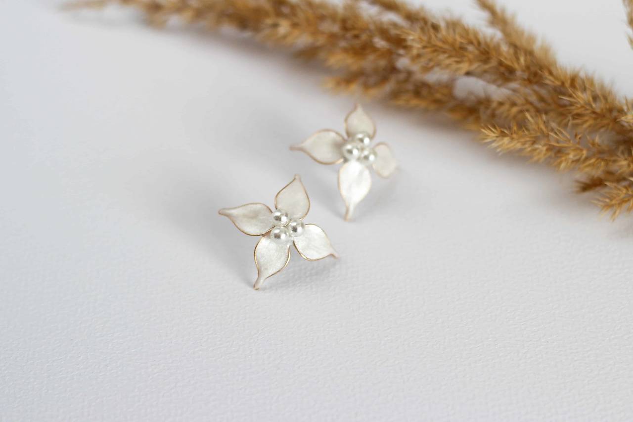 Kvetinové napichovacie náušnice Júlia (Štvorlístky/zlatý základ)