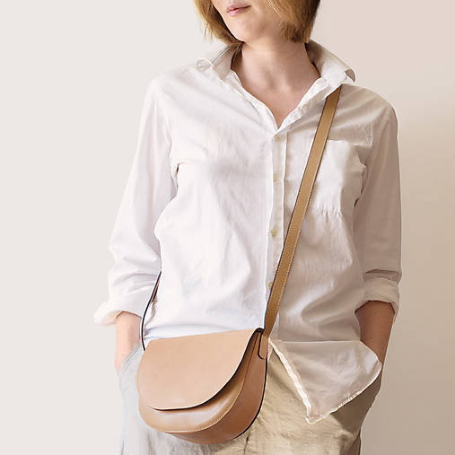 Kabelky - Kožená crossbody kabelka SADDLE MINI | béžová (S - 20x17x6cm) - 17314645_