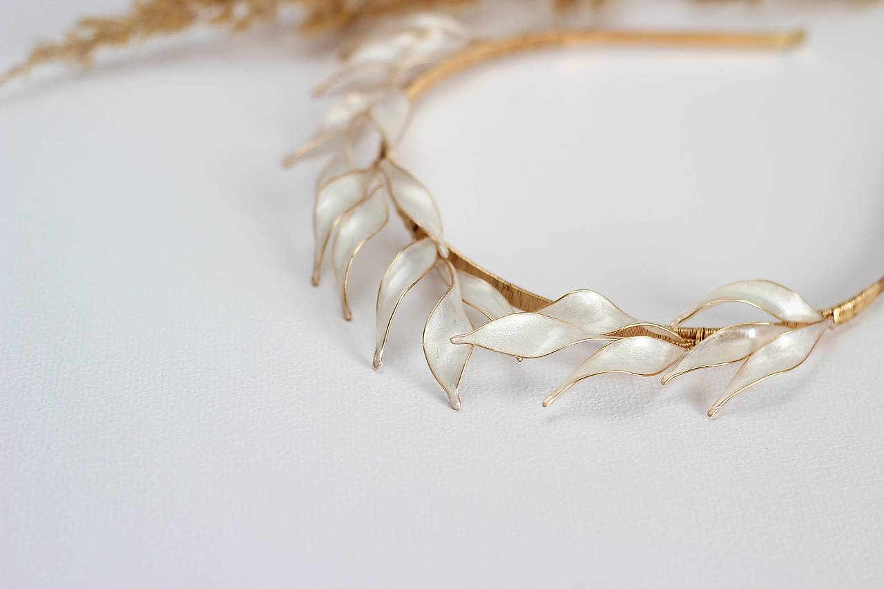 Svadobná čelenka s perleťovými lístkami