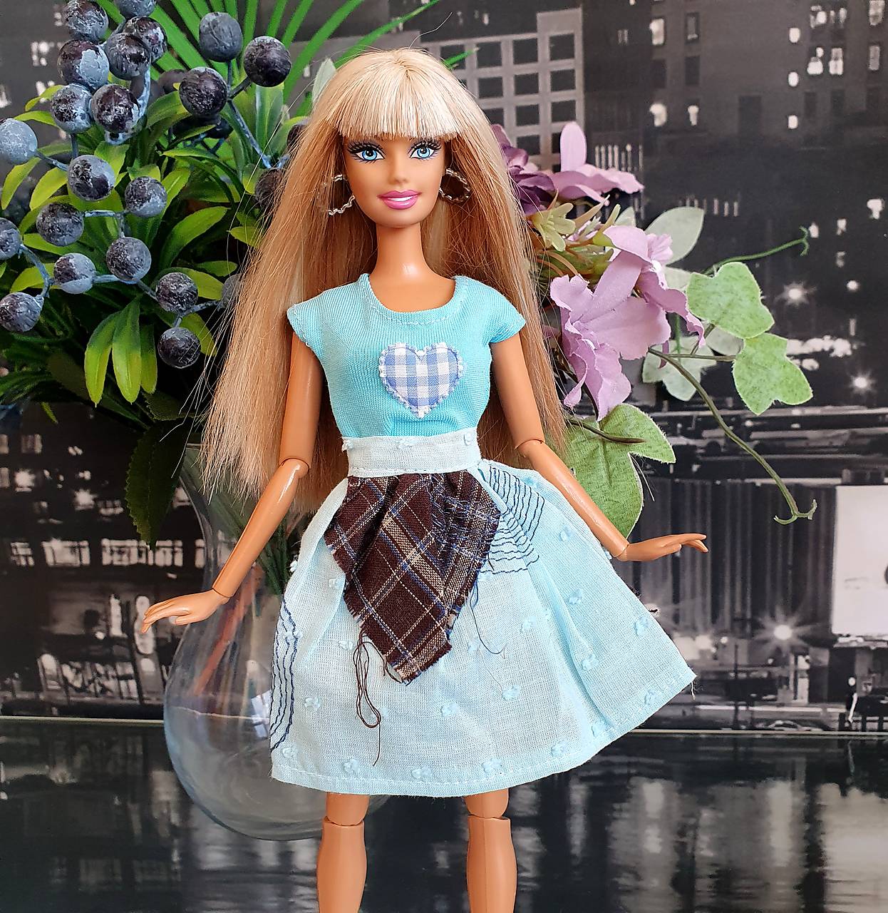 Bledomodrá sukňa pre Barbie