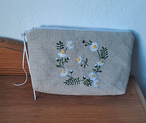 Taštičky - Lněná vyšívaná kapsička - 17316822_