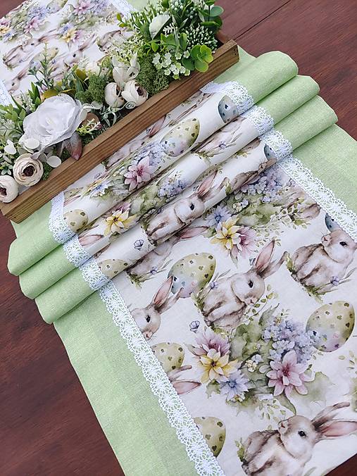 Úžitkový textil - Štola - zajačiky v pastelových tónoch v kombinácii so svetlozelenou - 17317236_