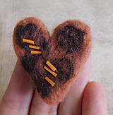 Brošne - plstená brošňa srdce - 17319744_