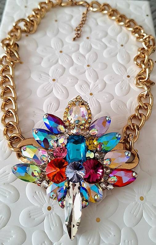 Náhrdelníky - Farebný náhrdelník so Swarovski kryštálmi – Luxusný a jedinečný dizajn - 17322204_