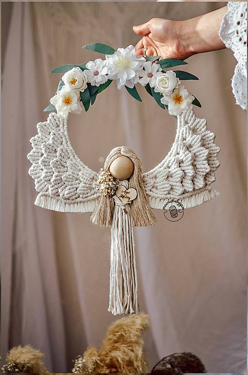 Dekorácie - Macrame anjel s originálnymi krídlami - biele kvety - 17320070_