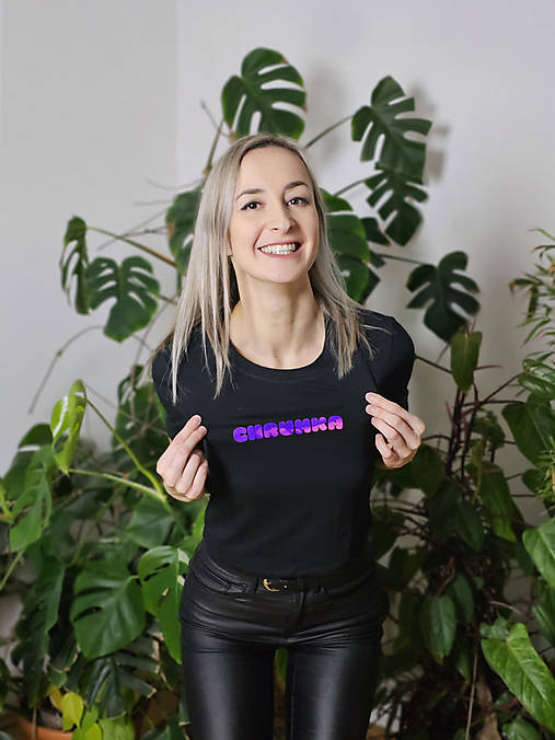 Topy, tričká, tielka - Dámske bavlnené tričko crop top Chrumka s iluminačným nápisom - 17320217_