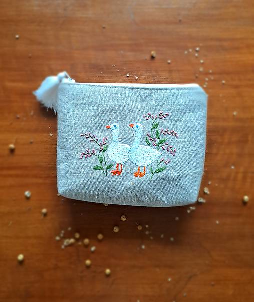 Taštičky - Vyšívaná ľanová kapsička - 17326414_