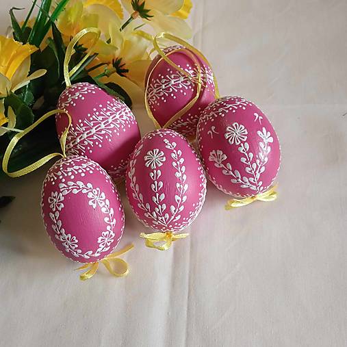 Dekorácie - Farebné kraslice- cyklamenové  pastelky - 17326366_