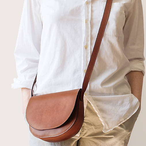 Kabelky - Kožená crossbody kabelka SADDLE MINI | koňaková - 17326475_