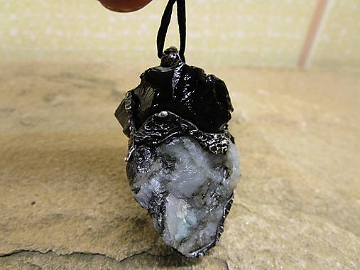 Náhrdelníky - Talisman ,, Tulpa " - 17330672_