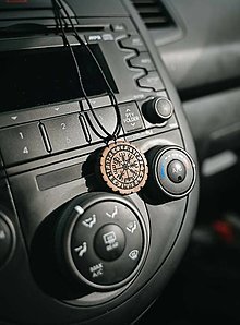 Dekorácie - Vegvísir do auta - 17330350_