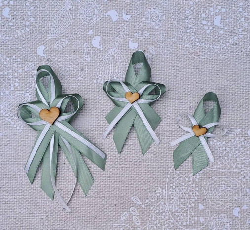 Svadobné pierka - sage green pierka s bielou - 17331674_