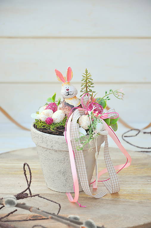 Dekorácie - jarná dekorácia, zajko v kvetináči - 17333901_