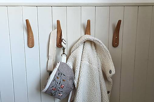 Nástenný vešiak IRISH drevo dub