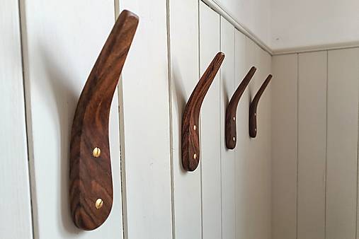 Nástenný vešiak IRISH drevo orech