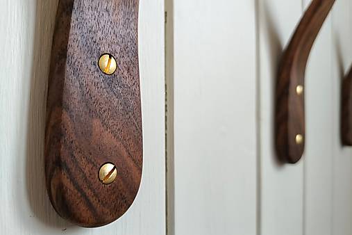 Nástenný vešiak IRISH drevo orech