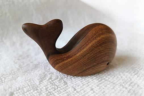 Nástenný vešiak VEĽRYBA drevo orech