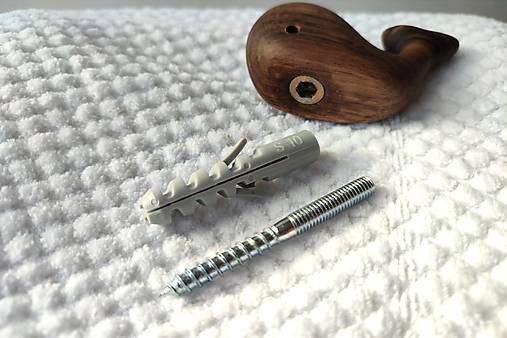 Nástenný vešiak VEĽRYBA drevo orech