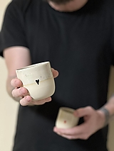 Nádoby - Láskyplný hrnček so srdiečkom 220 ml - na objednávku (Čierna) - 17333495_