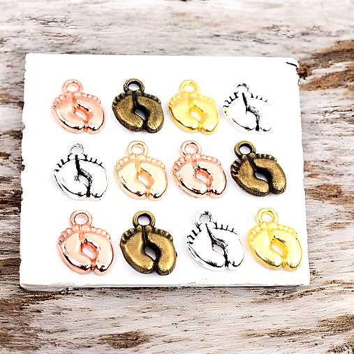 Komponenty - Unikátne prívesky v tvare nožičiek bábätka 13x10mm - 17339041_