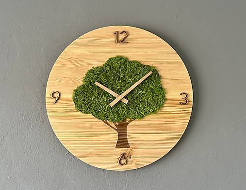 Hodiny - Drevené nástenné hodiny s machom - 17339837_