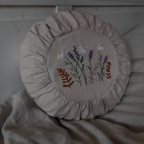 Úžitkový textil - Dekoračný vankúš okrúhly  (Béžová - kvety) - 17347282_