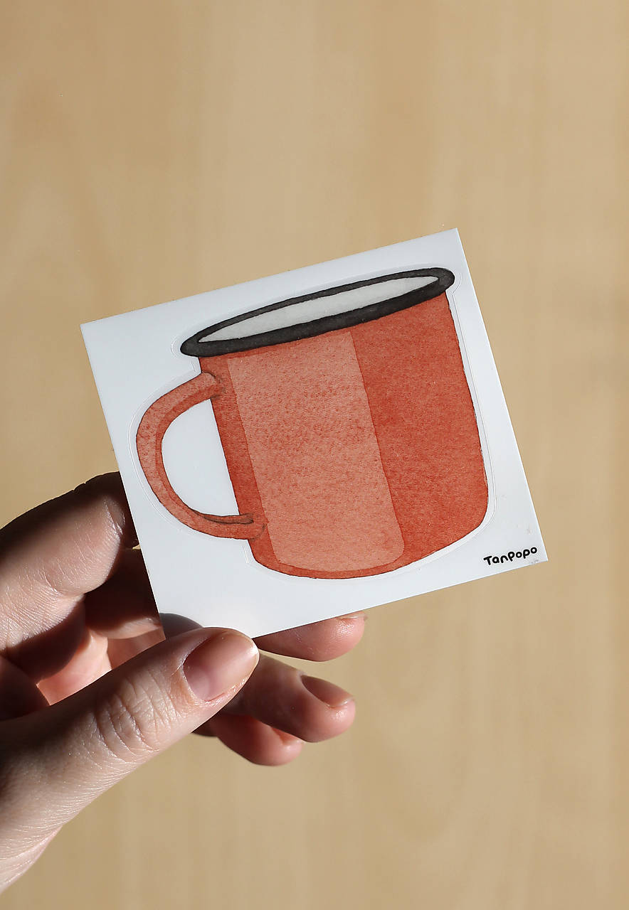 Samolepka - plechový hrnček červený