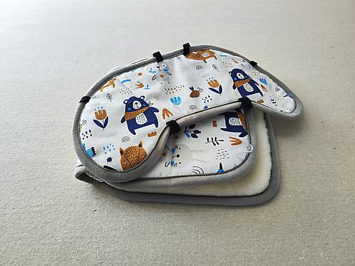 Detský textil - VLNIENKA Podložka do autosedačky AXKID MINIKID 0-25  kg 100% MERINO proti poteniu  Macko, Zajko, Líška, Dúha na bielej - 17350186_