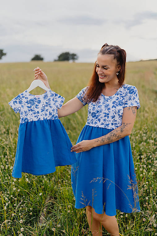 Oblečenie na dojčenie - Mušelínové šaty – MAMA a DCÉRA - modré kvety - 17351368_