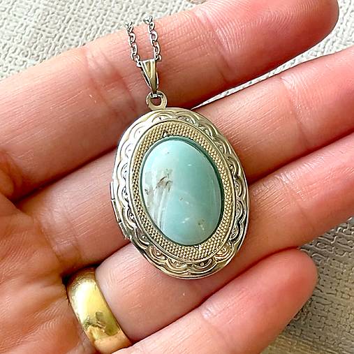 Oval Amazonite Locket Necklace / Oválny otvárací medailón s amazonitom E058