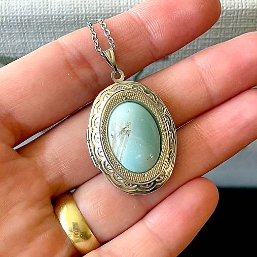 Oval Amazonite Locket Necklace / Oválny otvárací medailón s amazonitom E058