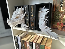 Dekorácie - Book Nook - Biely drak so zlatým okom - 17358559_