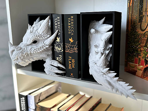 Dekorácie - Book Nook - Biely drak s čiernym okom - 17358557_