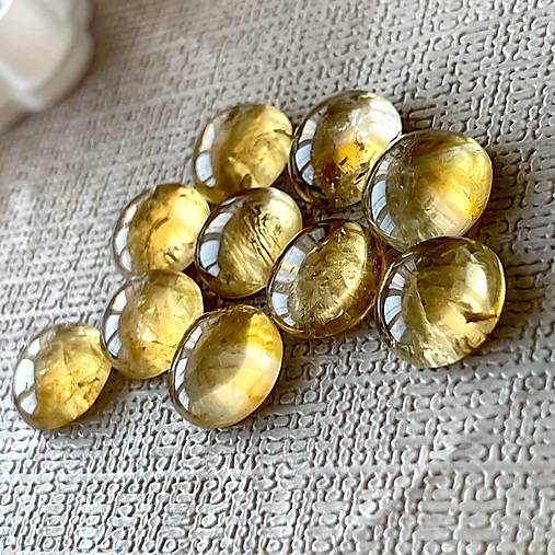 Minerály - Citrín kabošon ovál prírodný / 11-12 mm - 17359128_