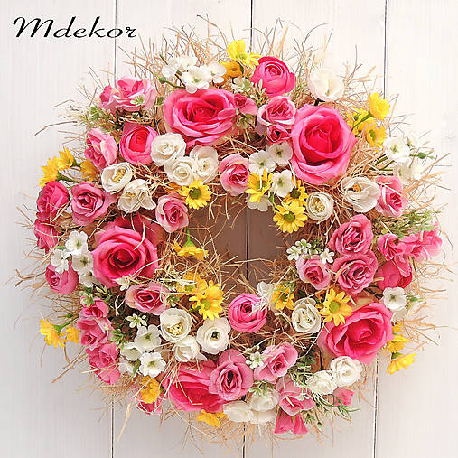 Dekorácie - Strapatý veniec v jemných farbách - 17360187_