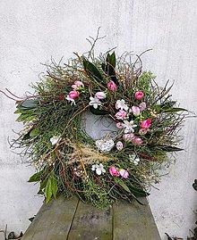 Dekorácie - Jarný, veľkonočný prírodný veniec. - 17360495_