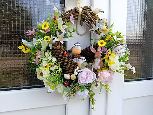 Dekorácie - Veľkonočný veniec na dvere s vtáčatkami a vajíčkami - 17363036_