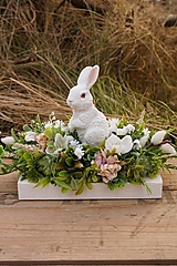 Dekorácie - Veľkonočný aranžmán so zajkom - 17363869_