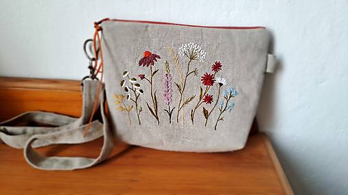 Kabelky - Ľanová kabelka s ručnou výšivkou - 17363364_