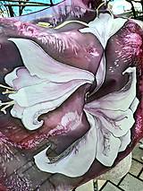Šatky - Maľovaná hodvábna šatka Lilies - 17363724_