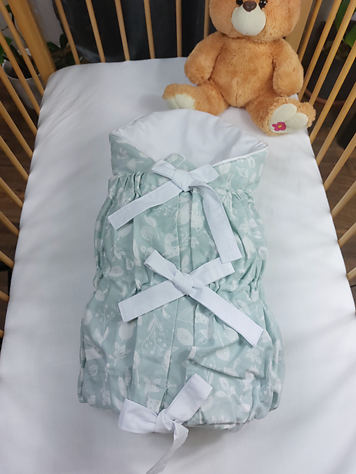 Detský textil - Praktická perinka s prišitým viazacím pásom – jemná mentolová a biela - 17366142_