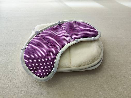 Detský textil - VLNIENKA Podložka do autosedačky Britax Römer Advansafix M i-SIZE  100% Merino TOP SUPER WASH Natural  Bodka fialová - 17368728_