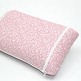 Úžitkový textil - Biele kvietky na ružovej - obliečka na cestovný vankúš - 17367623_
