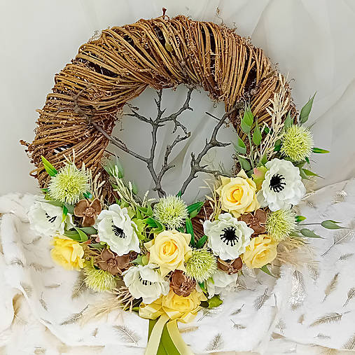 Dekorácie - Kvetinový venček na dvere č. 67 - 17370539_