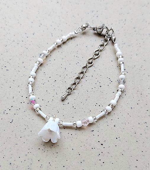 Náramky - Handmade náramok biele kvety - chirurgická oceľ - 17373171_
